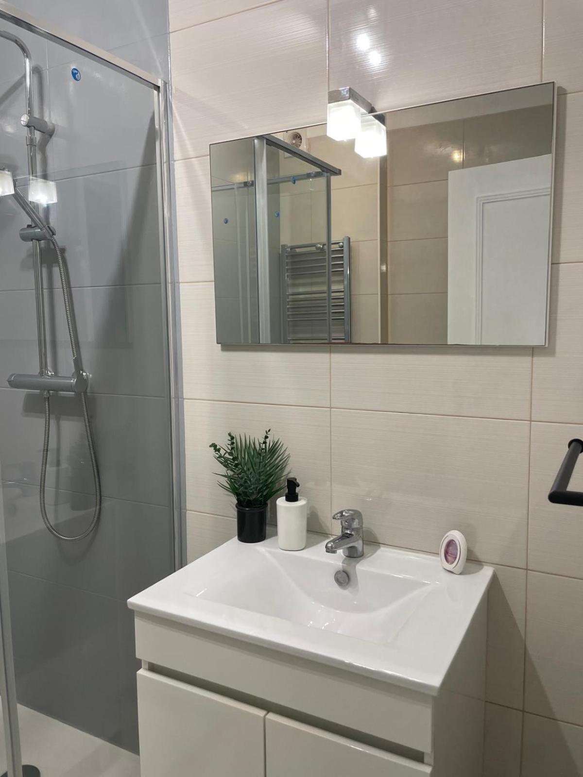 Encantador A 100m Da Apartamento